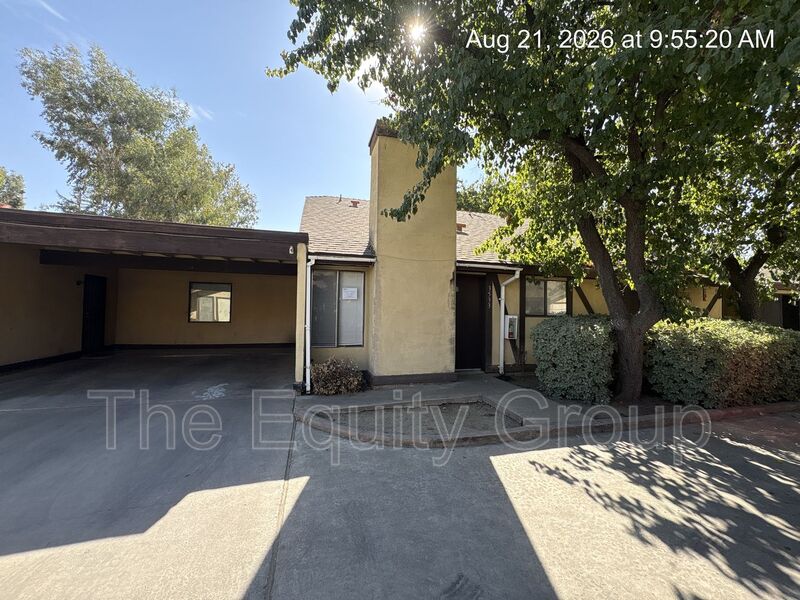 Visalia House: 3533 South County Center
