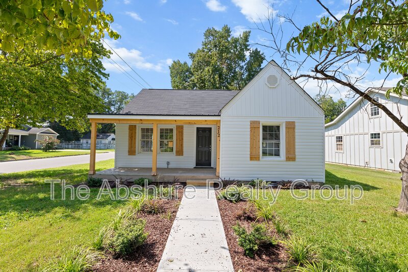 Selma House: 212 East Oak Street