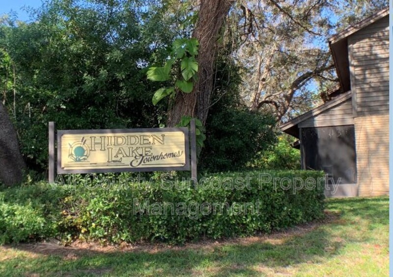 Largo House: 12055 117th St N