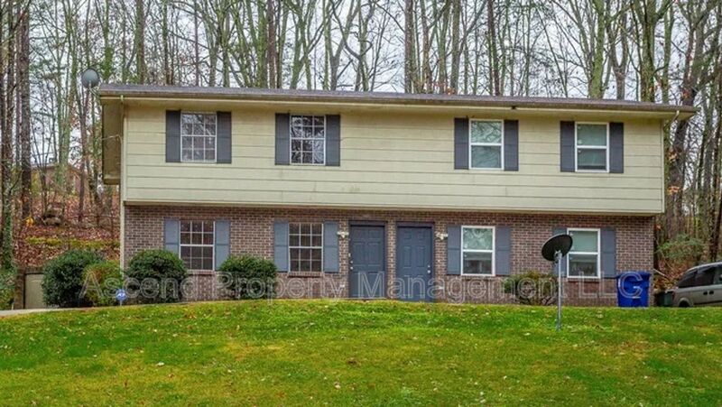 Hixson House: 5822 Moody Sawyer Rd