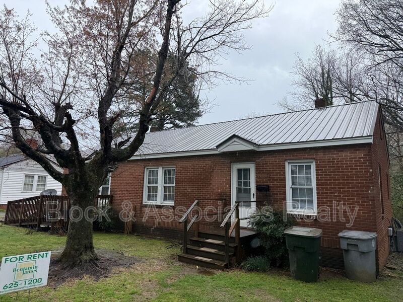 Asheboro House: 316 N. Elm St.