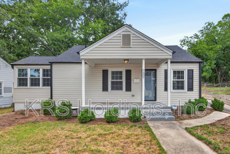 Durham House: 1507 Robinhood Road