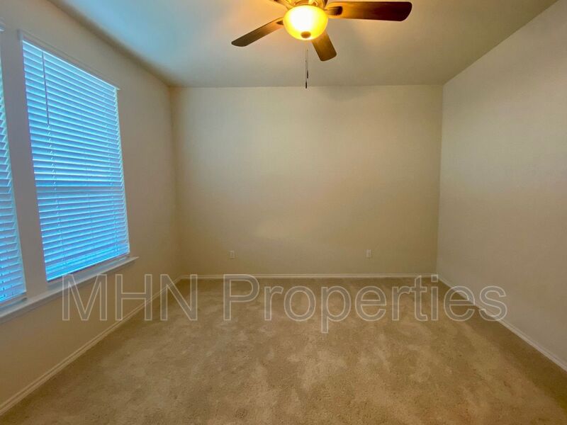 * FIRST MONTH 'S FREE!!! * Newly constructed and MOVE-IN ready 3bed/2bath/2car garage home located right between beautiful Seguin and growing New Braunfels, right off Hwy 46! - Photo 5