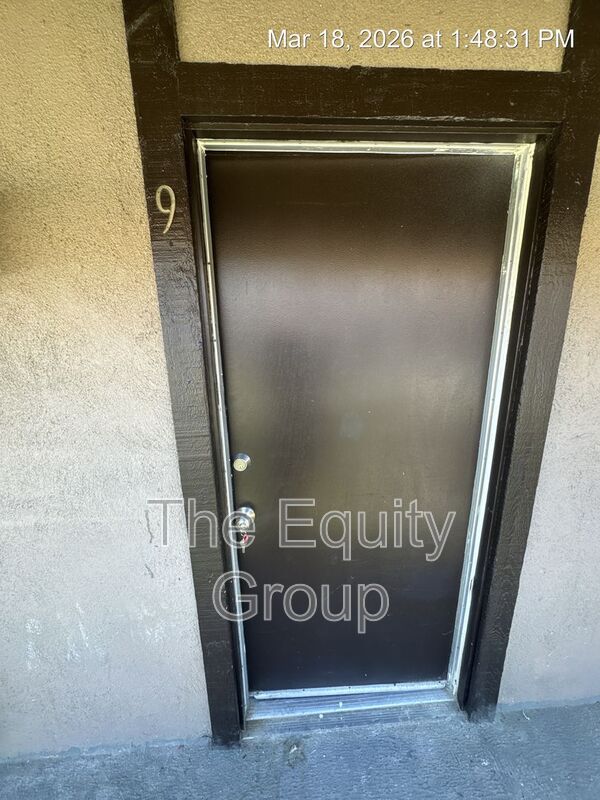 Visalia House: 3537 W Campus Ave -9