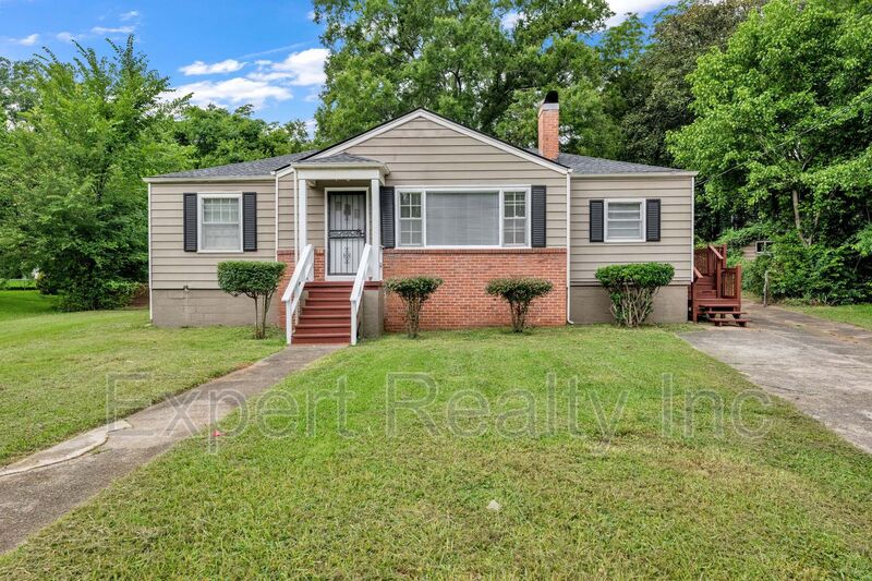 Birmingham House: 920 Parkway Drive