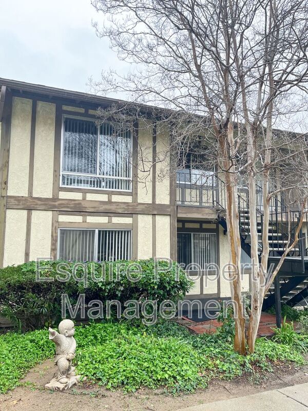 THOUSAND OAKS Condo: 951 WARWICK AVENUE