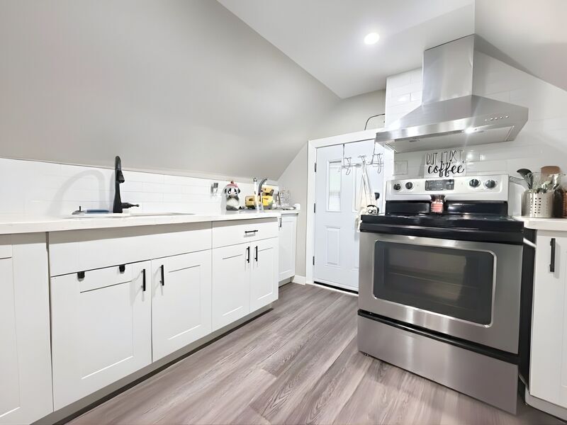 Hamilton Condo: 68 Smith ave