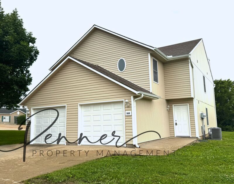 BLUE SPRINGS House: 509 SW 5TH ST
