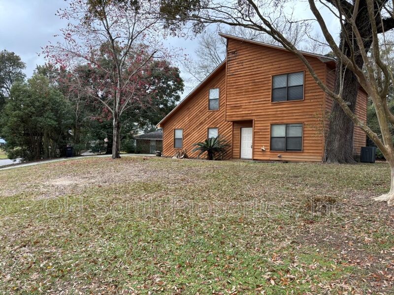 Pensacola House: 4153 Aqua Vista