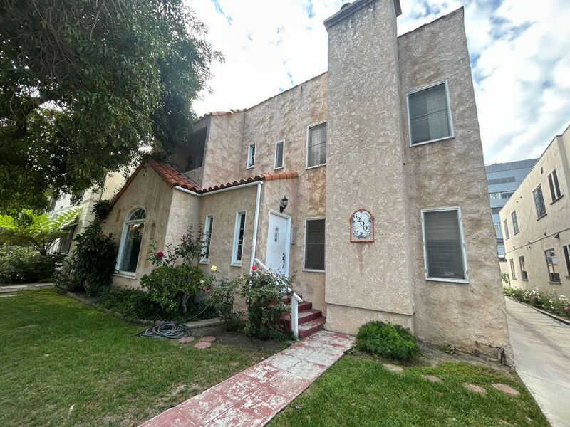 Los Angeles House: 6200 Orange St.