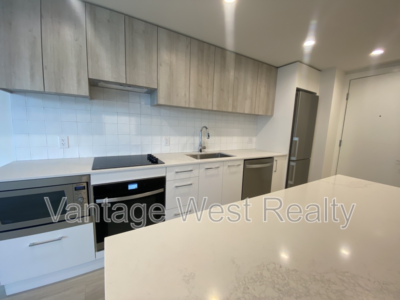 Kelowna Condo: 1101-3699 Capozzi Rd