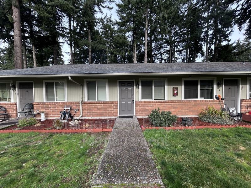Puyallup Townhome: 12311 112th Avenue Court East