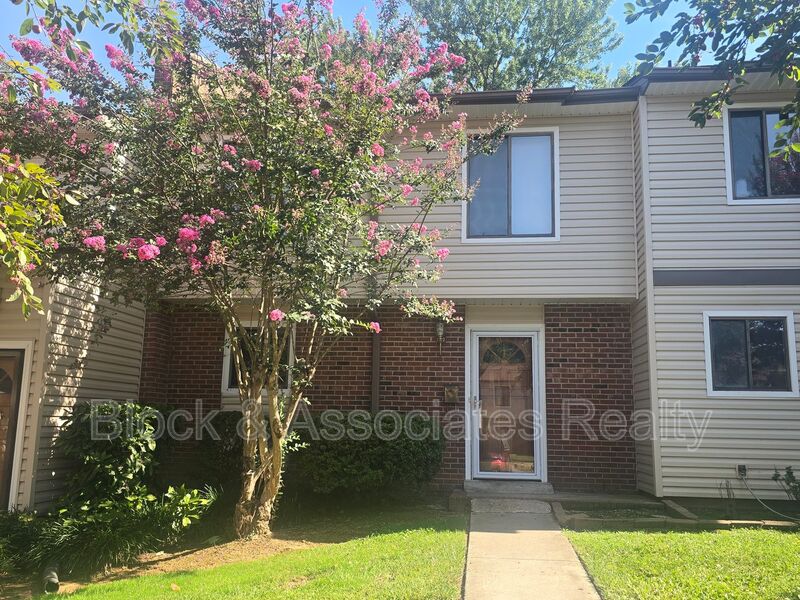 High Point Condo: 1708 North Hamilton St