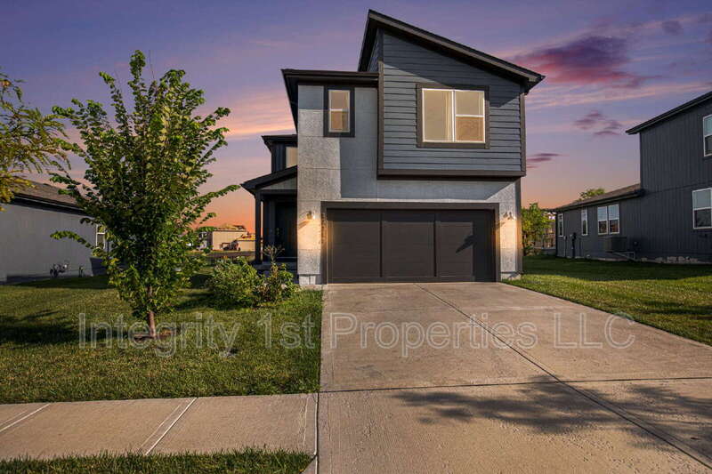 Overland Park House: 13316 180th Street