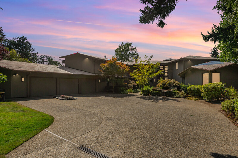 Bellevue House: 88 Cascade Key