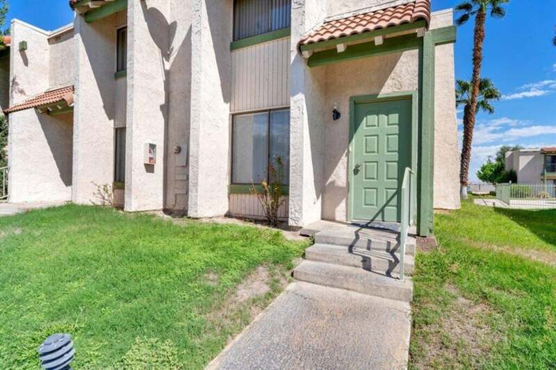 Cathedral City Condo: 34 Lakeview Circle - -