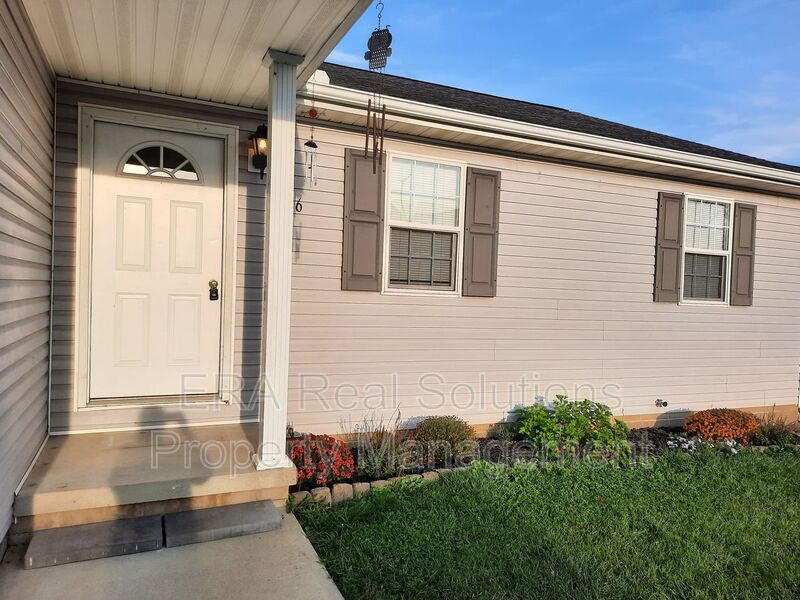 Hillsboro House: 1054 N West St.
