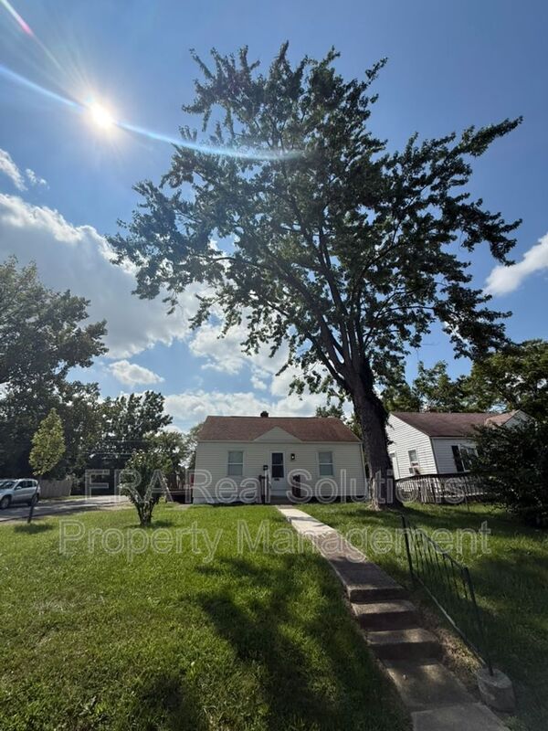 Columbus House: 2217 Grasmere Ave.