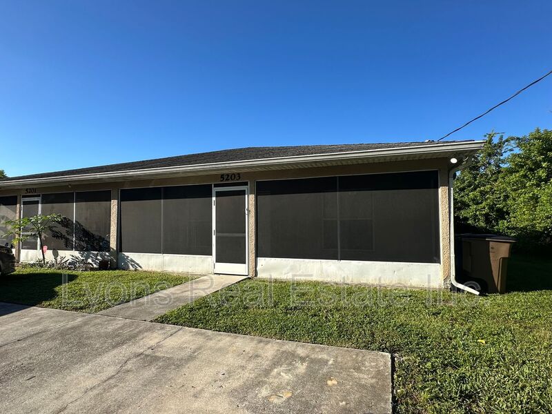 LEHIGH ACRES Condo: 5203 29TH ST SW