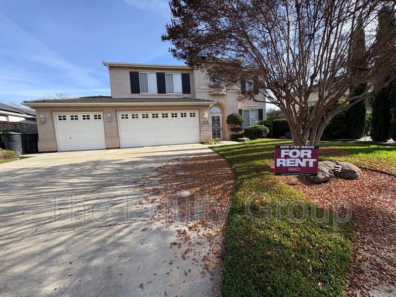 Visalia House: 2650 S Peppertree St