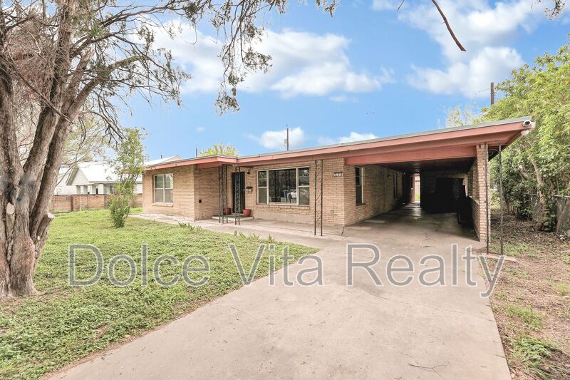 McAllen House: 810 S 16th 1/2 St