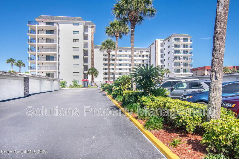 Cocoa Beach House: 650 N Atlantic Ave