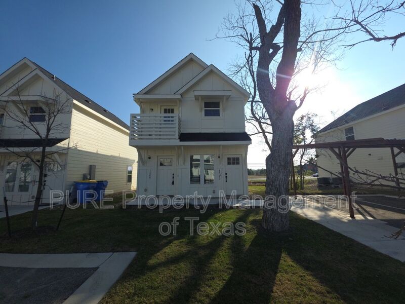 Taylor House: 2002 2nd St