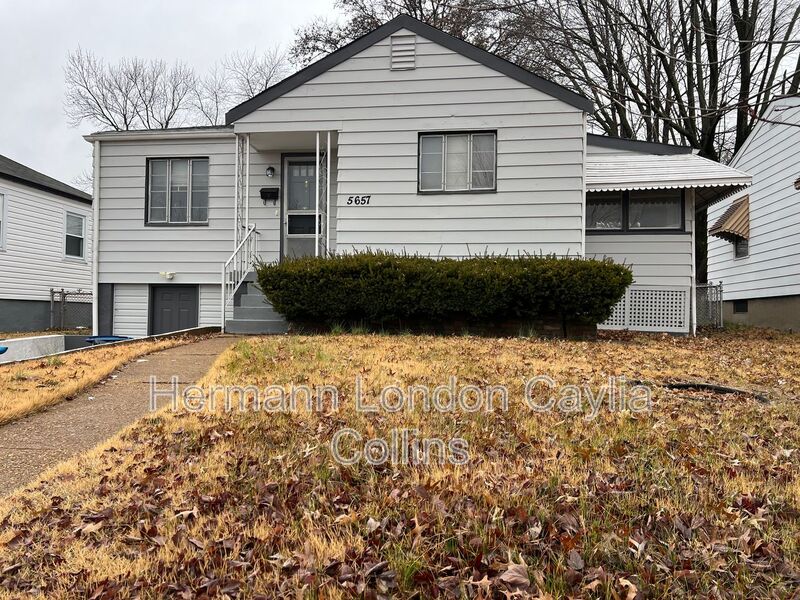 Saint Louis House: 5657 Sunbury Ave