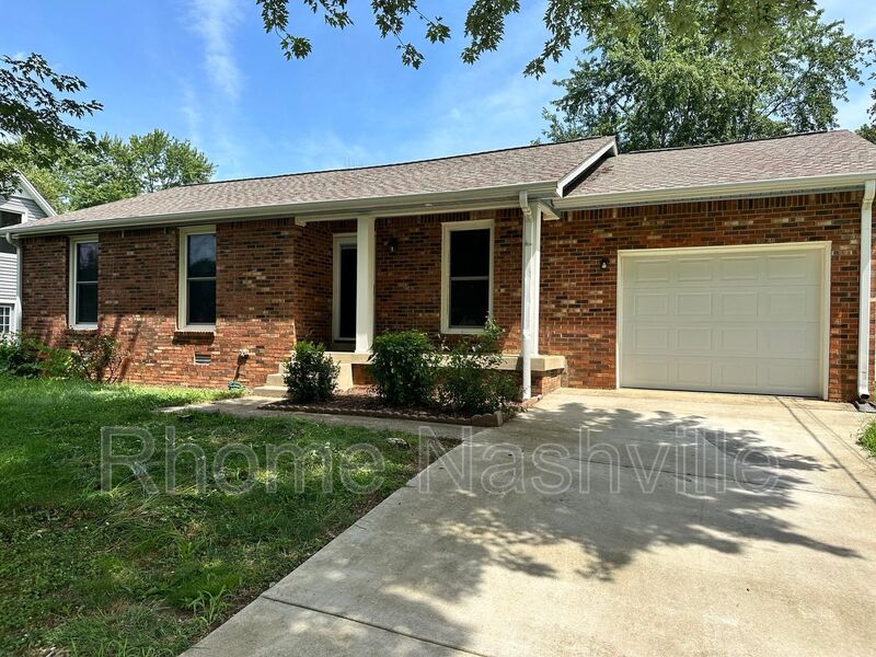 Clarksville House: 627 R S. Bradley Blvd.