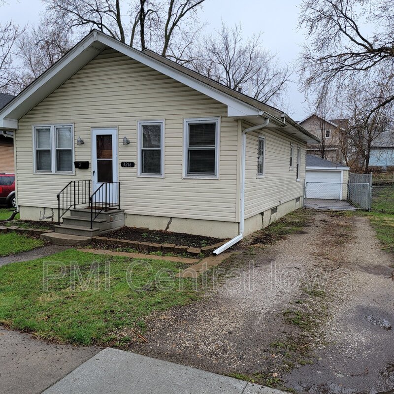 Des Moines House: 3216 1st St