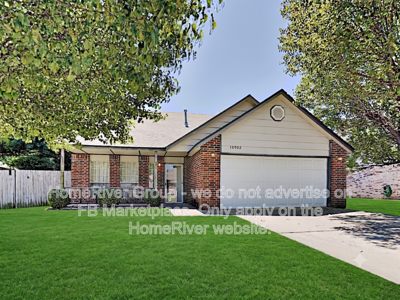Collinsville House: 10902 E 117th St N
