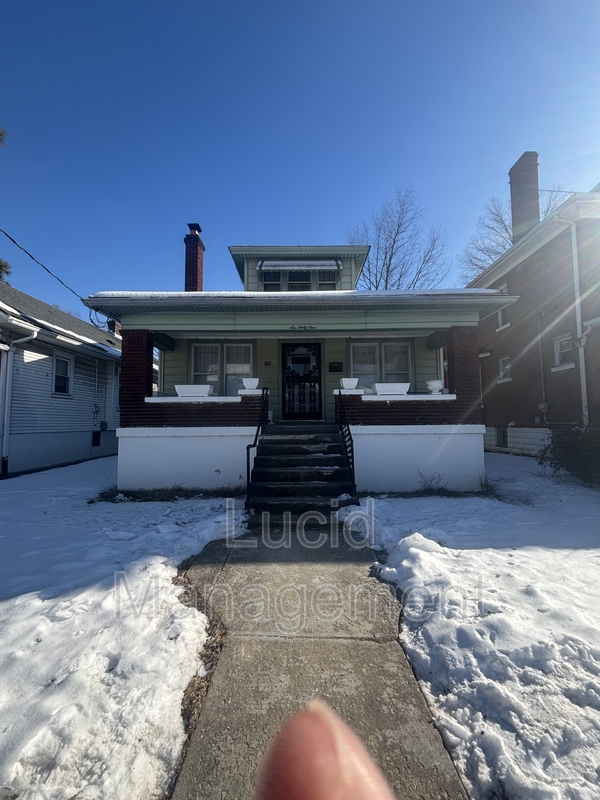 Louisville House: 661 Cecil Avenue