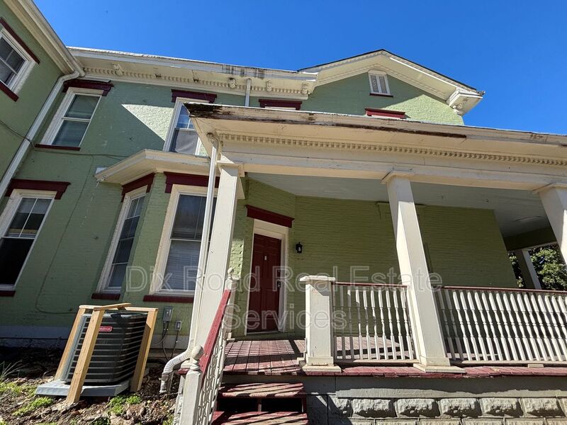 Hamilton House: 337 Ross Ave