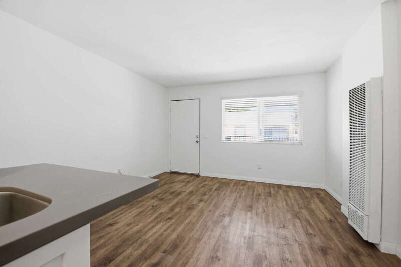 San Diego Condo: 4674 Bancroft Street