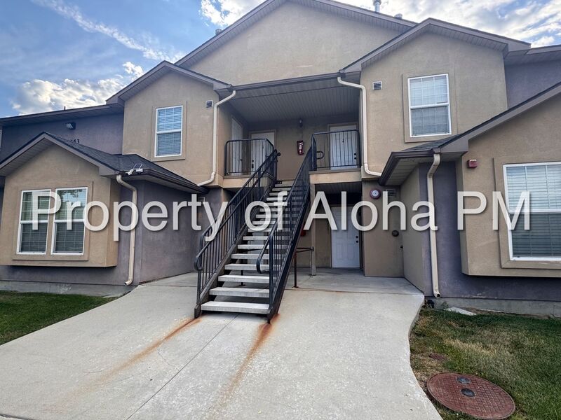 Meridian House: 1043 W. Pine Ave