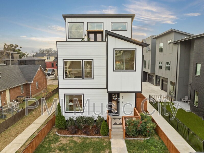 Nashville House: 1403A 10th Ave N