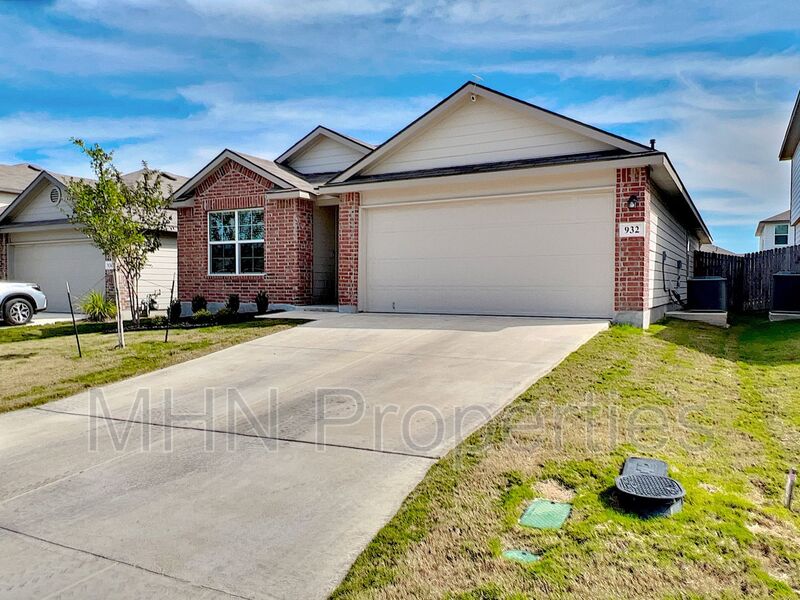 4 bed/2 bath beautiful newer built home located in Redbird Ranch! - Photo 2