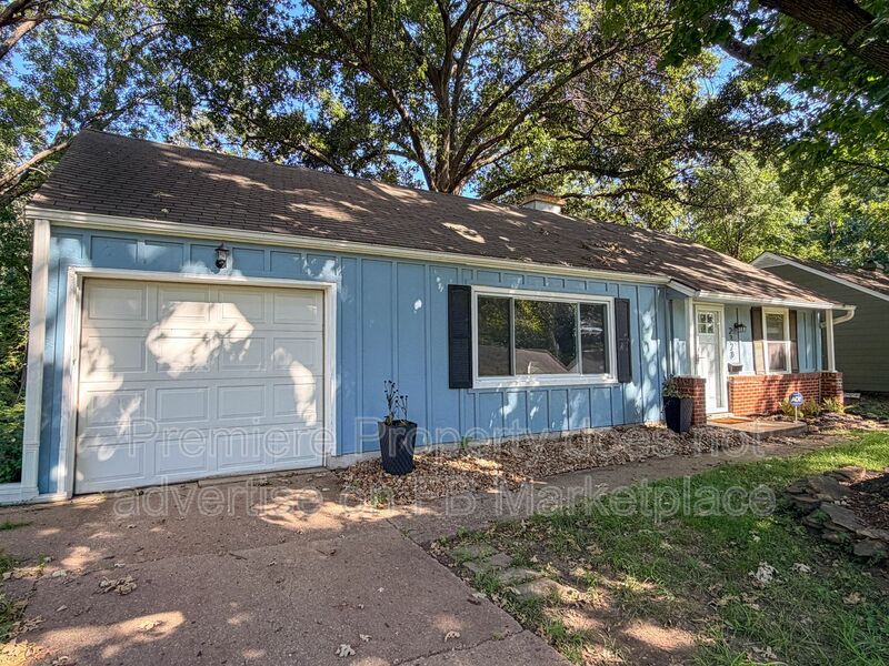 Prairie Village House: 2320 W 76th Street
