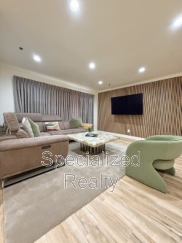 Glendale Condo: 1020 Davis Avenue