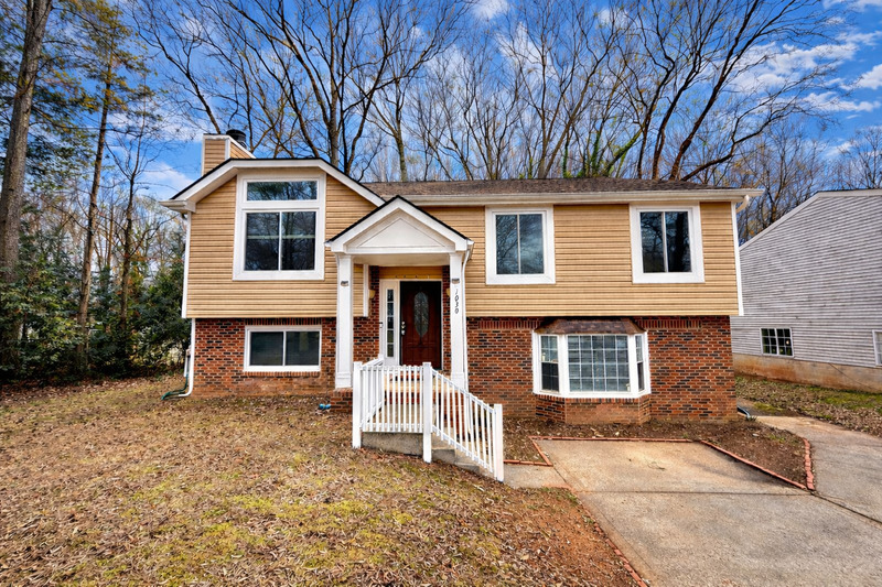 Charlotte House: 1030 Glenfiddich Drive