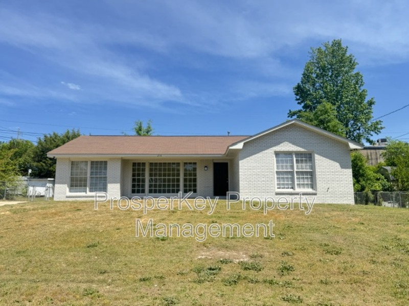 Columbus House: 210 Playa Del Ray Dr