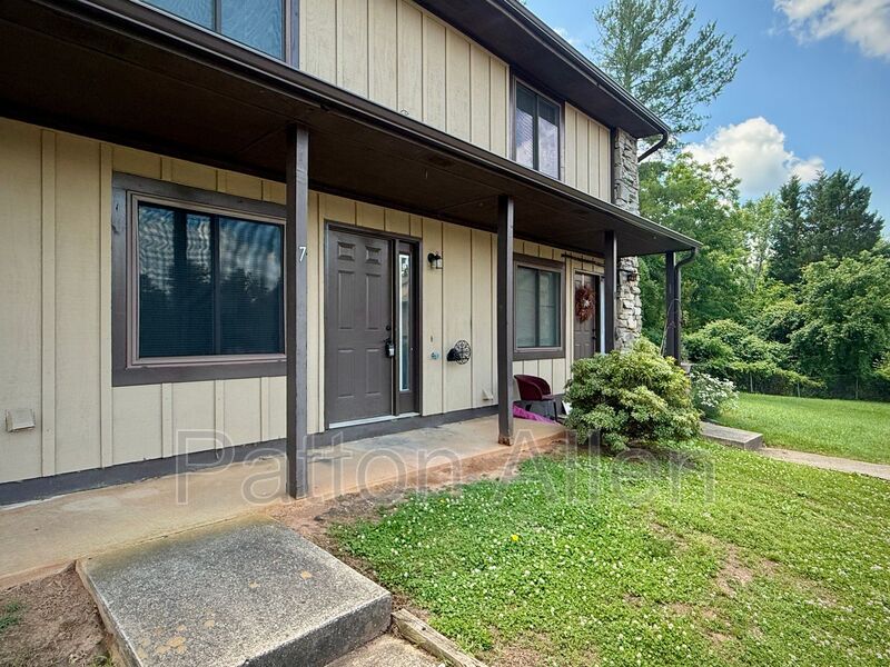 Asheville Townhome: 7 Dawnwood Circle