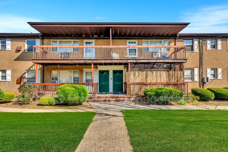 Iselin Condo: 55 Gill Lane