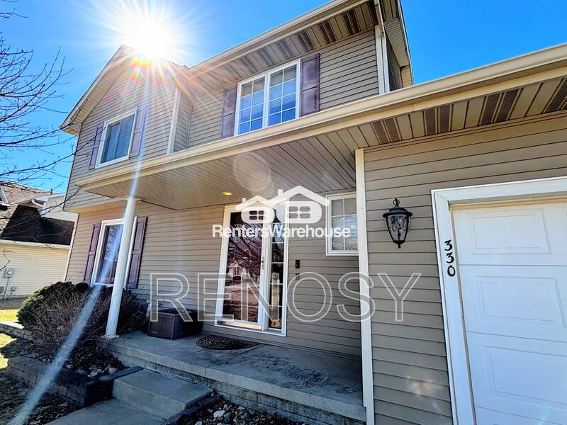 Waukee House: 330 NE Cardinal Ln