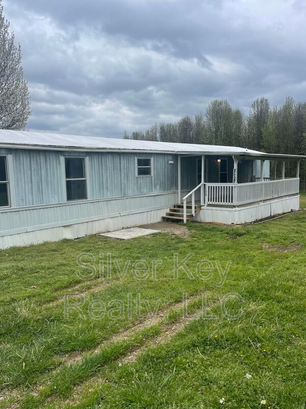 Athens House: 270 County Road 213