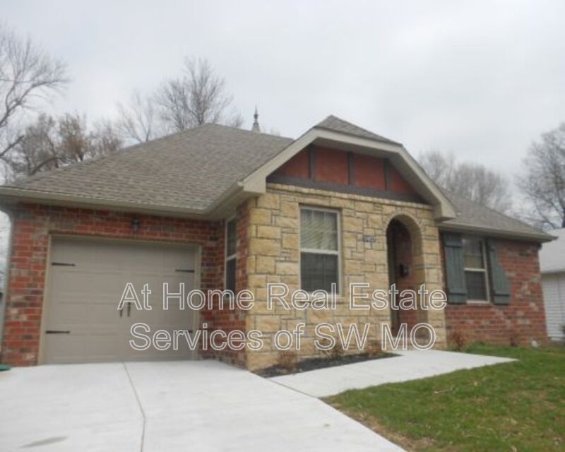 Springfield House: 1407 E Seminole