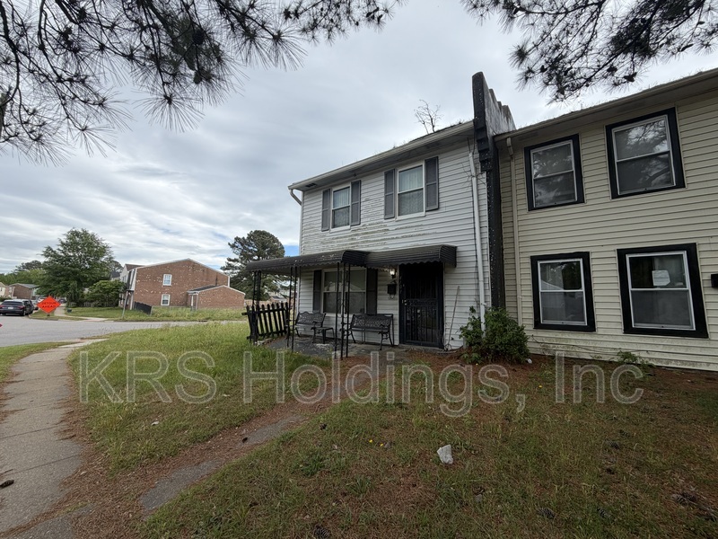 Chesapeake Townhome: 4101 Holly Cove Drive