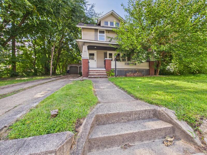 Akron House: 524 Allyn St