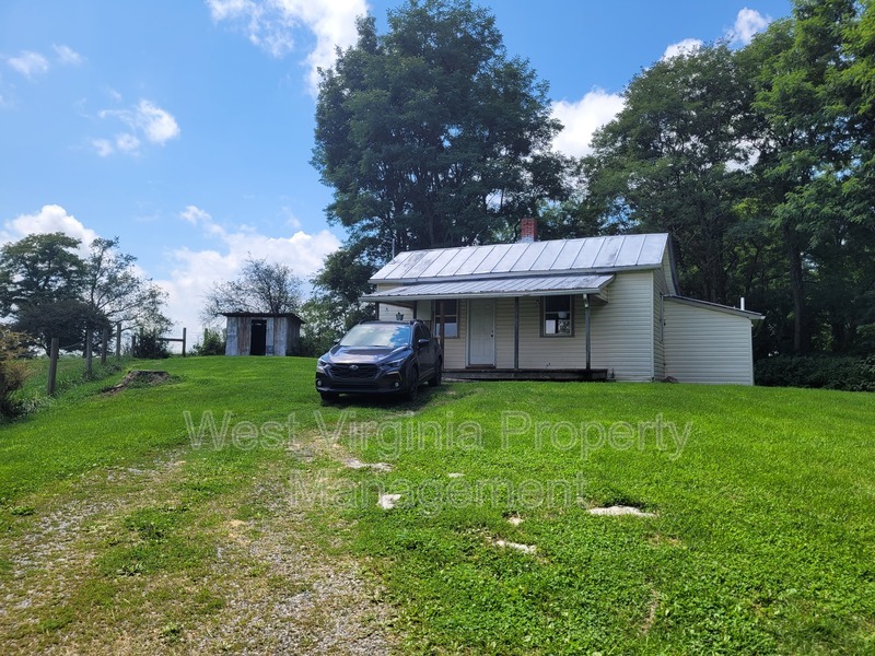 Lewisburg House: 186 Benedict Lane