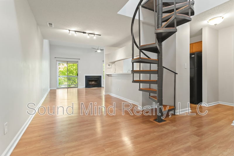 Raleigh House: 6001 Winterpointe LaneUnit 302